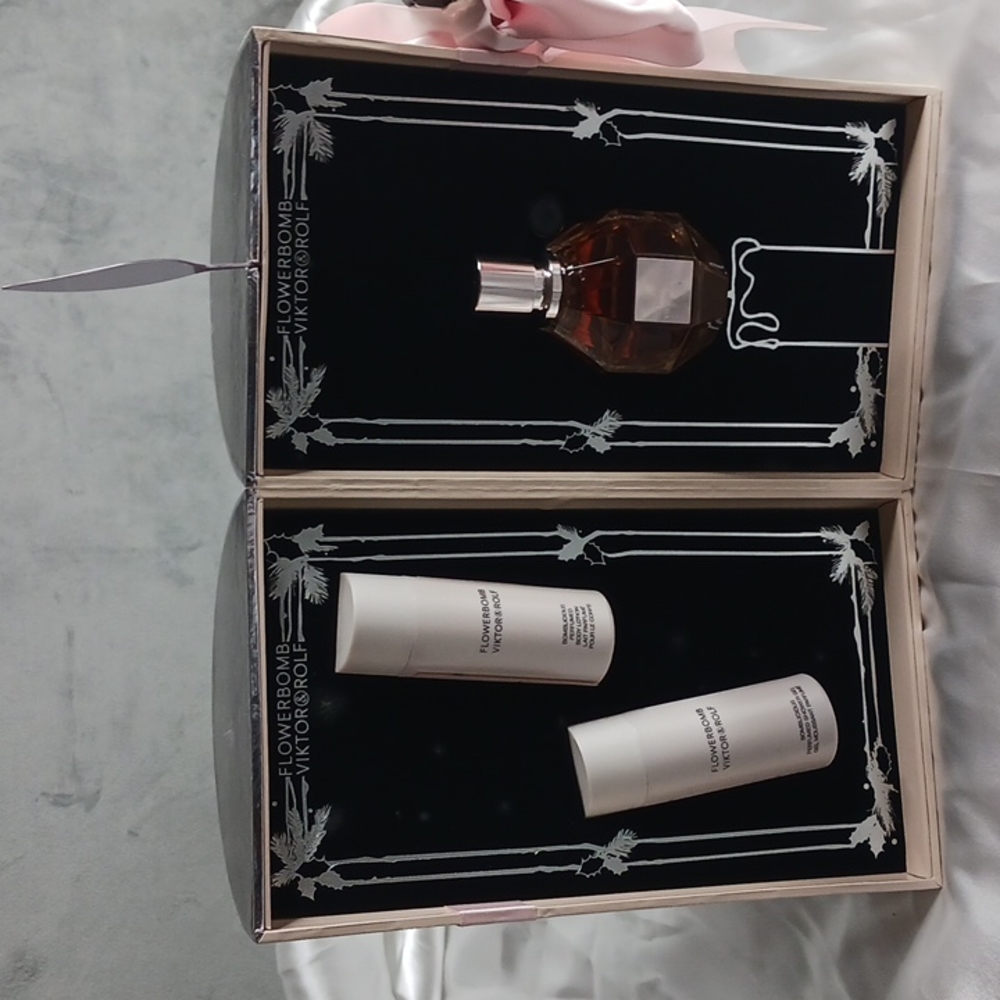 Perfume set - Picture 3 of 3